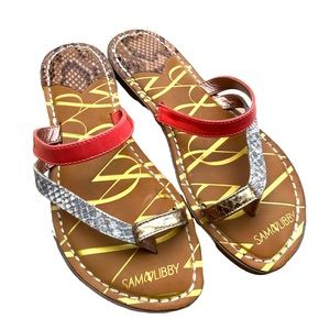 Women’s Flat Sandals